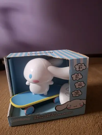 Cinnamoroll en skate a control remoto - miniatura 1