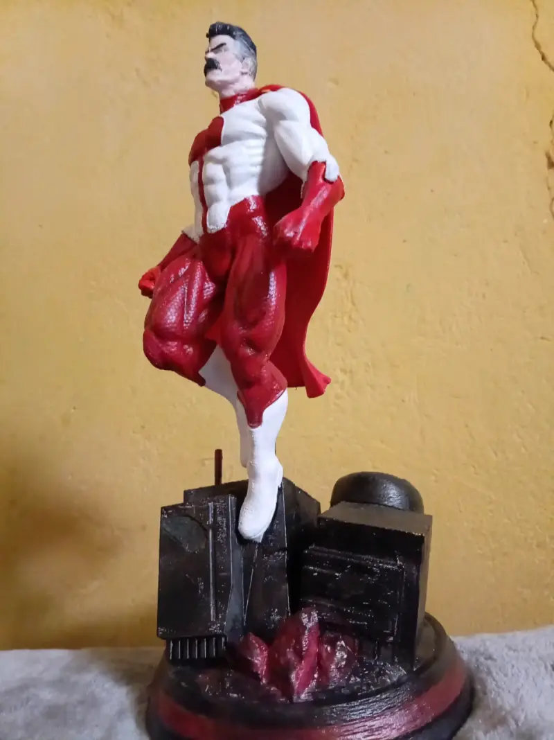 Figura de superhéroe en Omniman (Serie Invincible) - 2