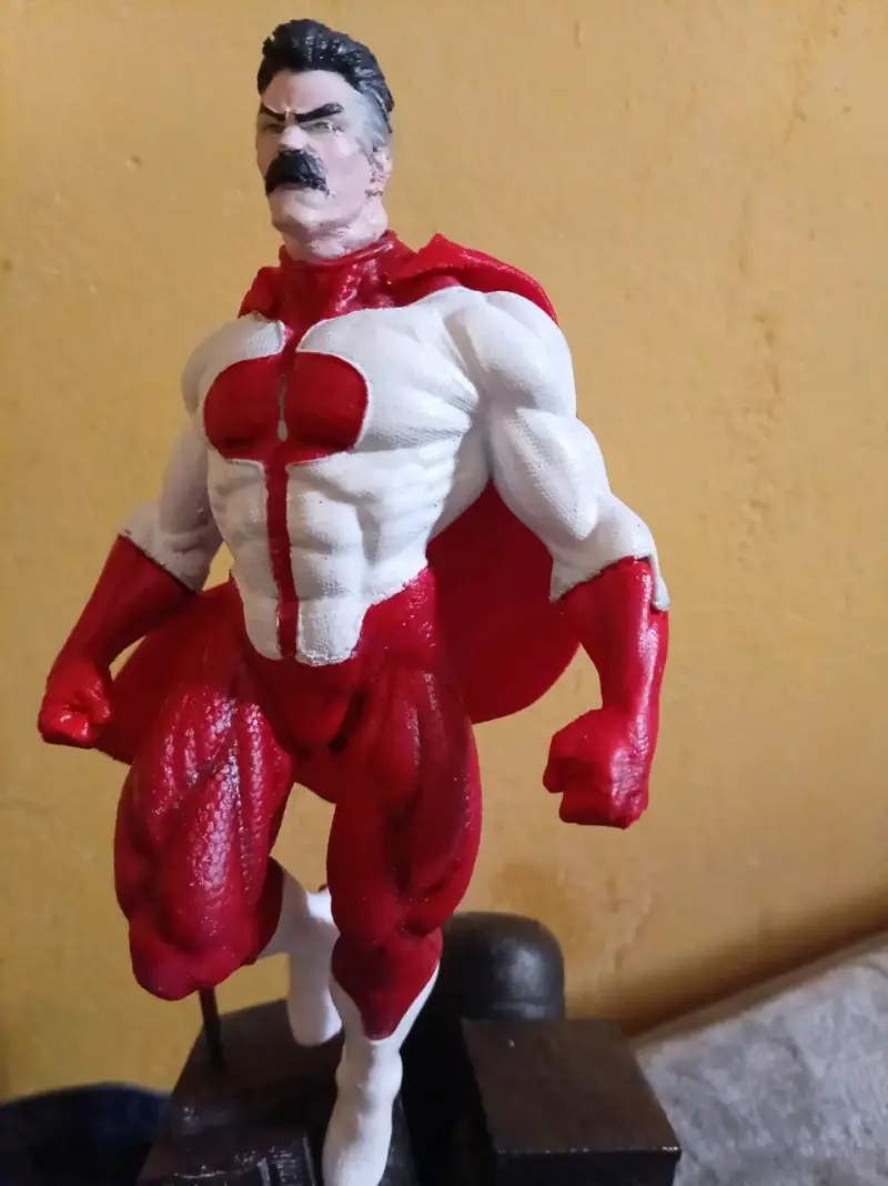 Figura de superhéroe en Omniman (Serie Invincible) - 3