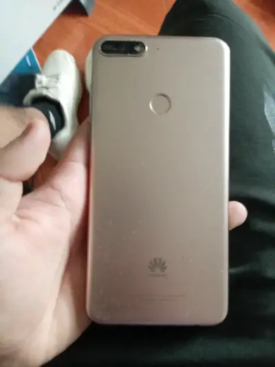 Smartphone Huawei dorado usado - miniatura 1