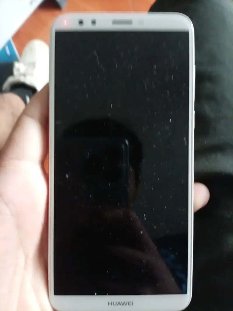 Smartphone Huawei dorado usado - 2