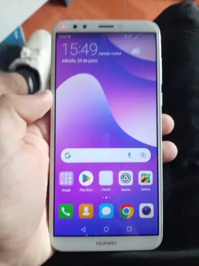 Smartphone Huawei dorado usado - miniatura 3