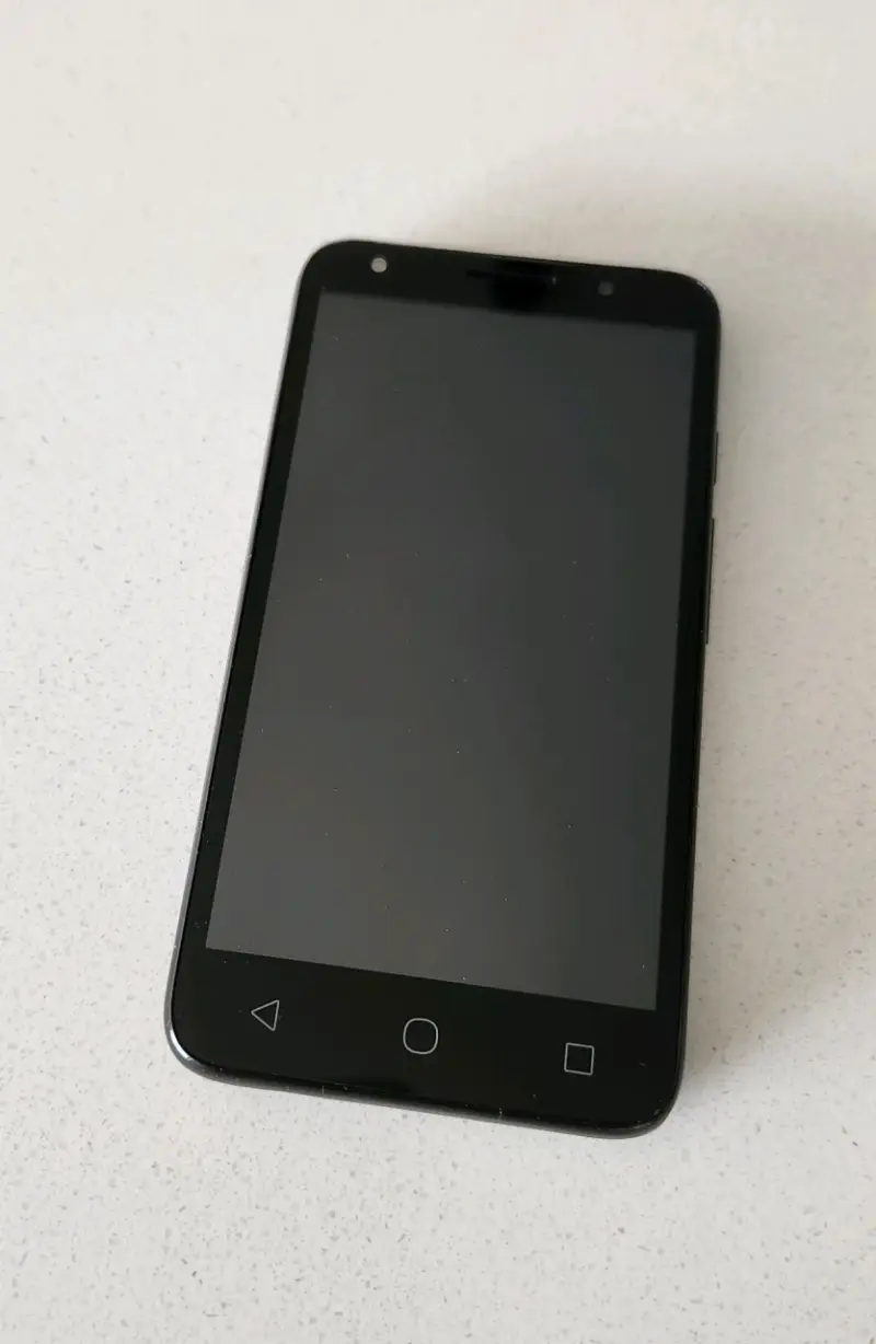 Smartphone negro básico Alcatel Pixi - 4