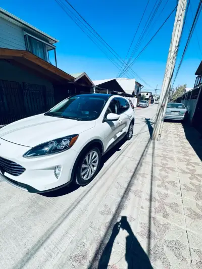 Ford Escape Hybrid Titanium 2.5 AWD - miniatura 1