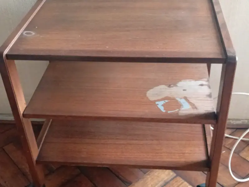Mesa auxiliar de madera