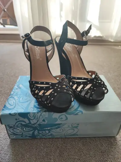 Sandalias negras con tachas - miniatura 1