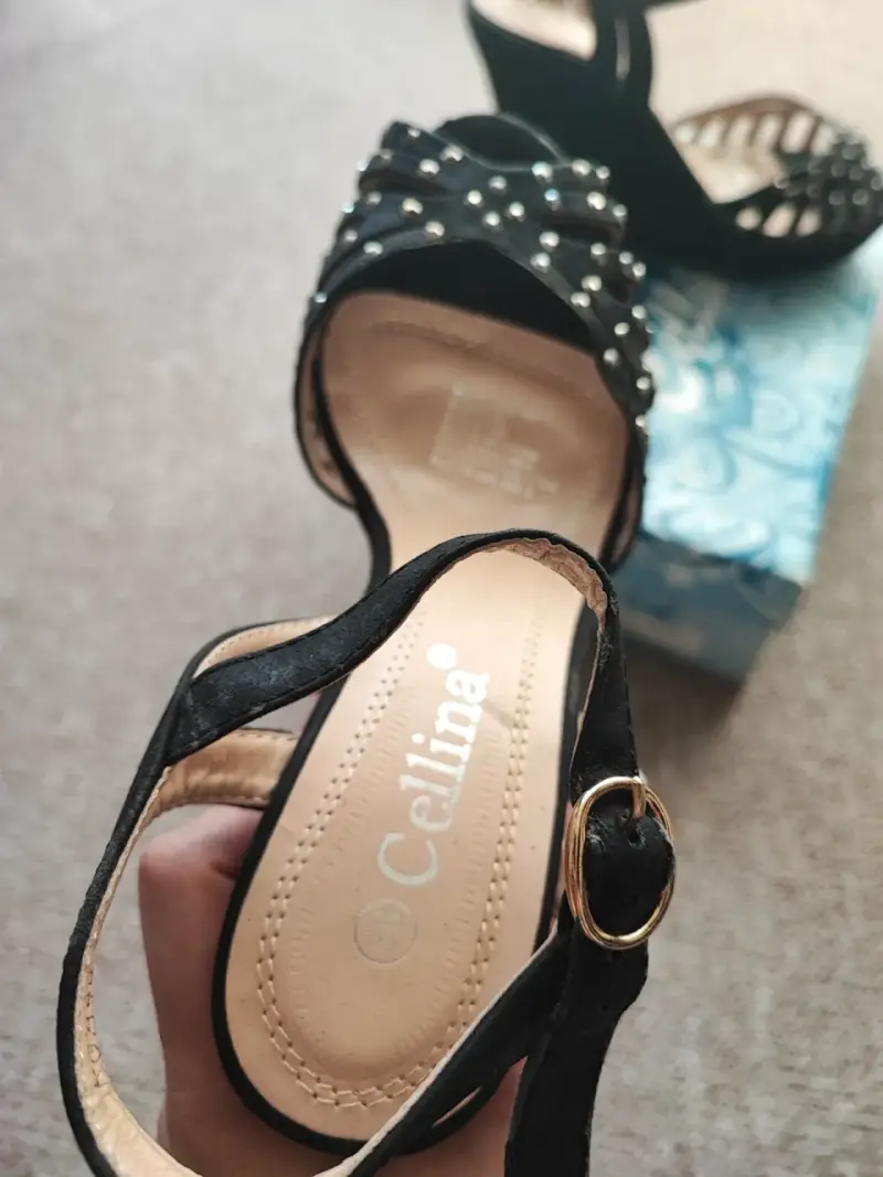 Sandalias negras con tachas - 3
