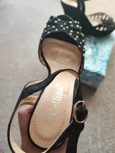Sandalias negras con tachas - miniatura 3