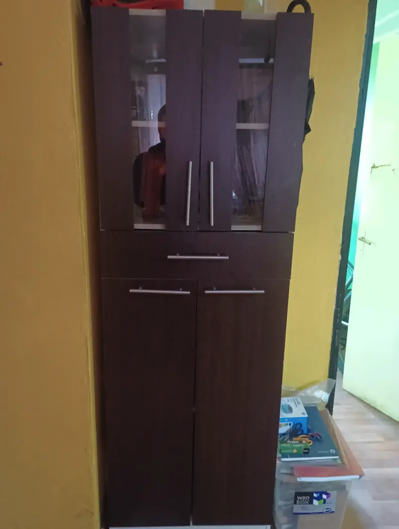 Mueble alto de madera y puerta superior de vidrio - 2