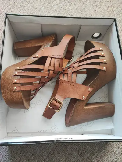 Sandalias de tacón marrón - miniatura 1