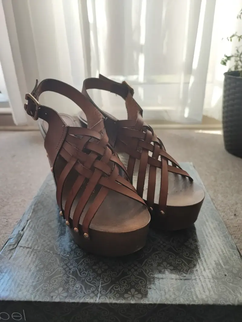 Sandalias de tacón marrón - 2