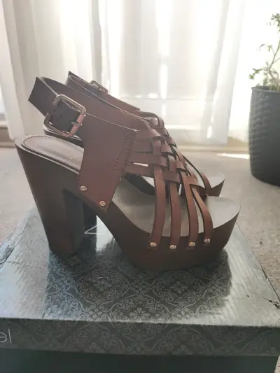 Sandalias de tacón marrón - miniatura 3