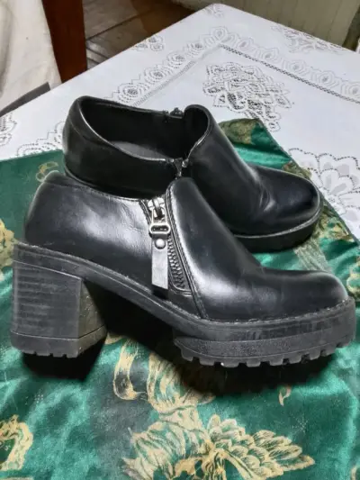 Zapatos negros con taco grueso - miniatura 1