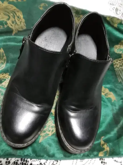 Zapatos negros con taco grueso - miniatura 2
