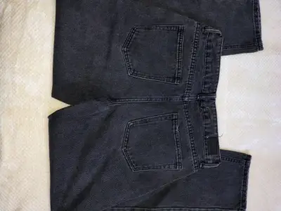 Jeans negros rasgados mujer - miniatura 2