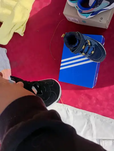 zapatillas  y bototos - miniatura 2