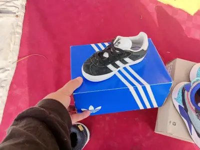 zapatillas  y bototos - miniatura 3