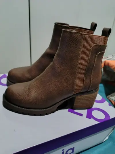 Botines marrones con tacón - miniatura 1