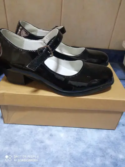 Zapatos negros charol con hebilla - miniatura 1