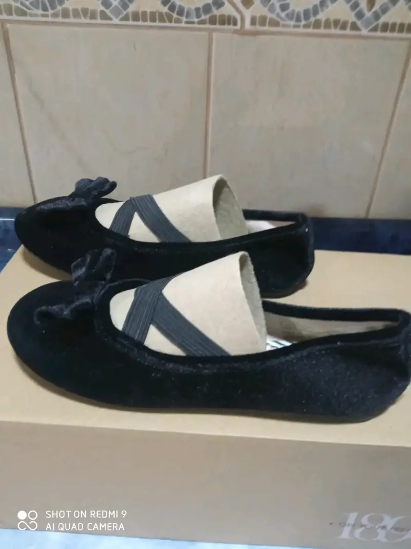 Zapatos negros de terciopelo con lazo para niña - 2