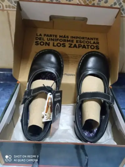 Zapatos escolares negros nuevos - miniatura 2