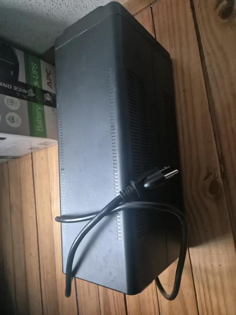 APC Back-UPS 1600VA 900w - 2