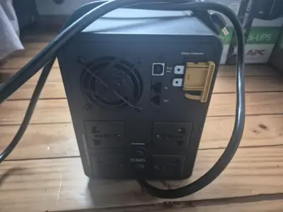 APC Back-UPS 1600VA 900w - miniatura 3
