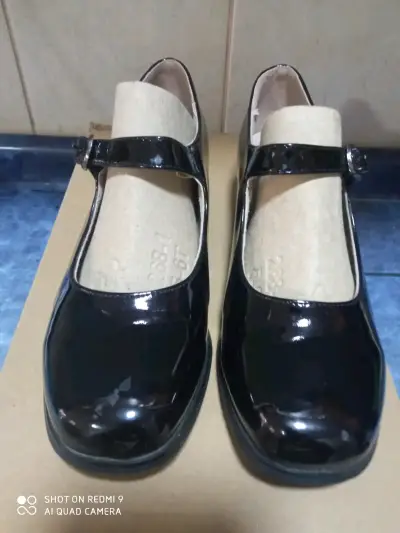 Zapatos negros charol con hebilla - miniatura 2