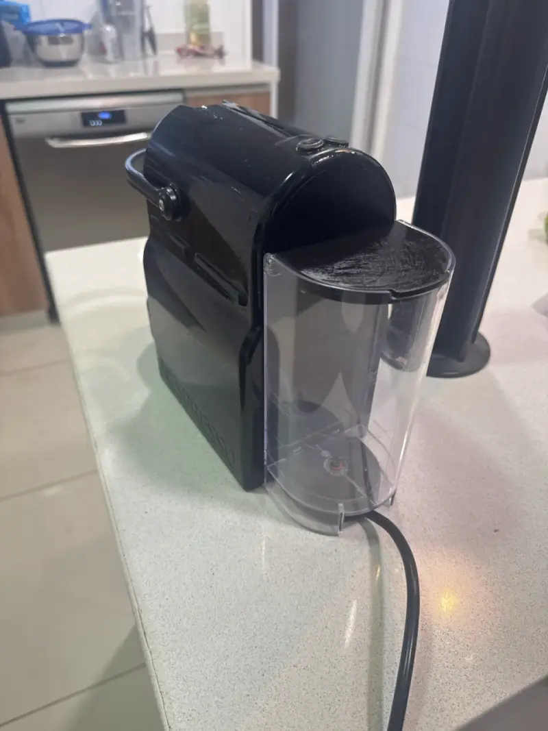 Máquina de café Nespresso negra - 4