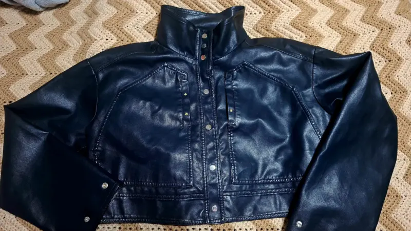 Chaqueta negra de eco cuero - 1