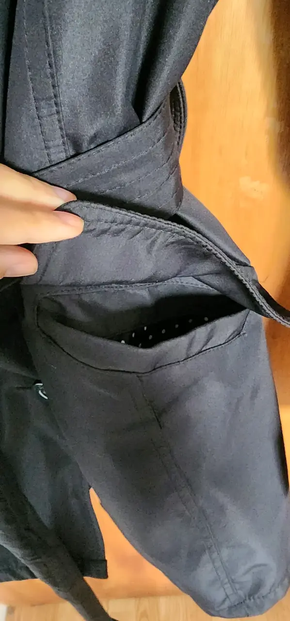 Abrigo negro con cinturón - 4