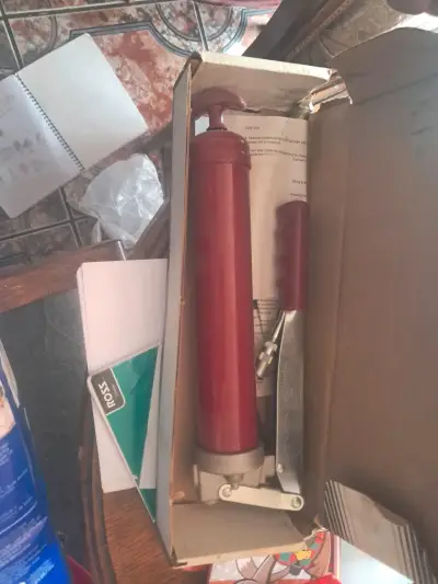 Bomba de engrase manual roja - miniatura 1