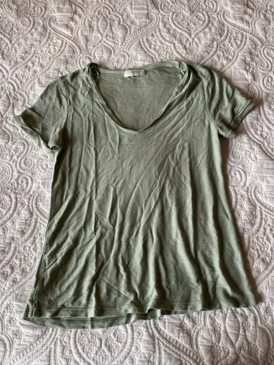 Polera verde claro cuello en V - miniatura 1