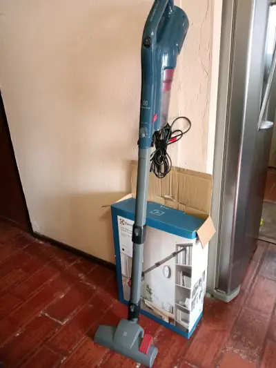 Aspiradora Electrolux ciclónica azul - miniatura 1
