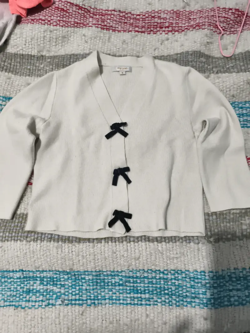 Chaqueta crema con lazos negros talla 4