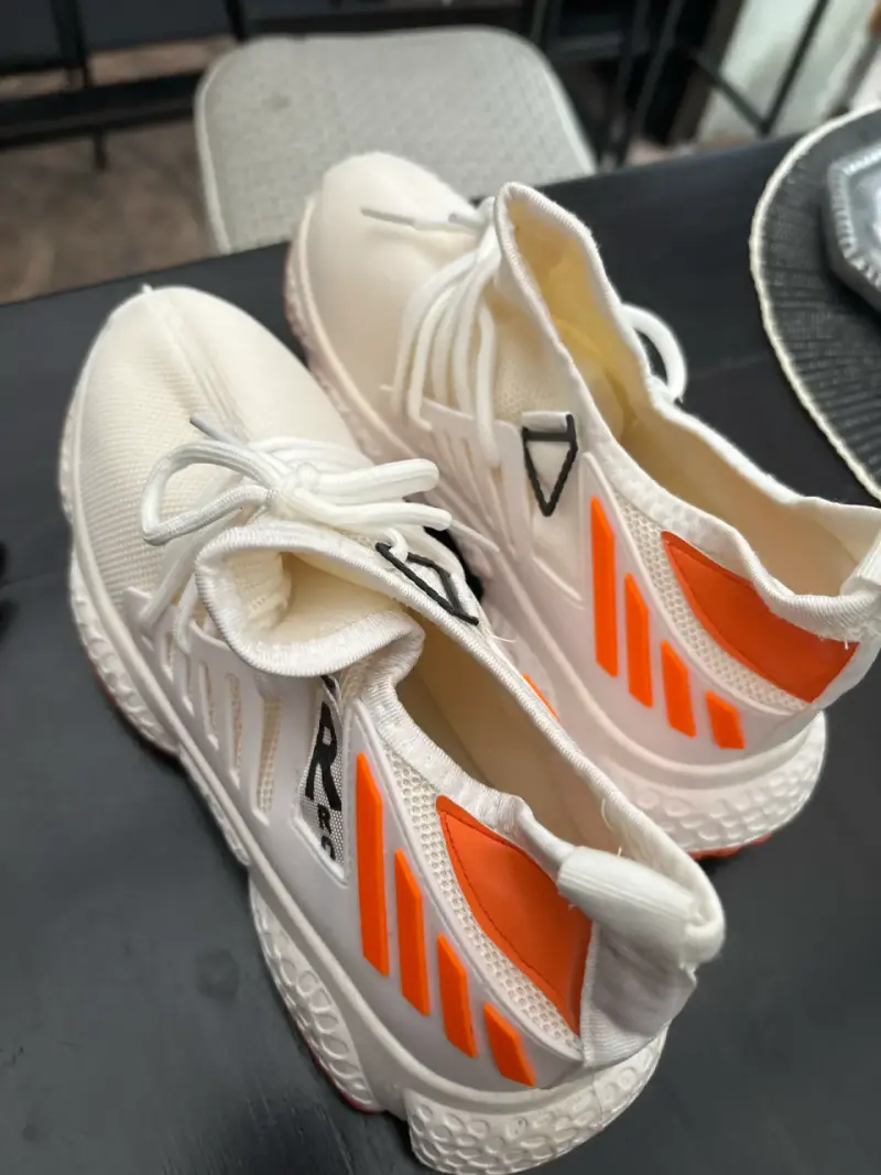 Zapatillas deportivas blancas y naranjas - 3