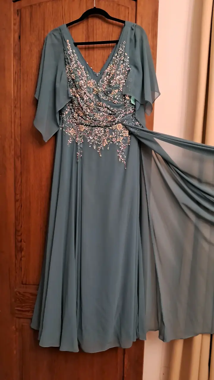 Vestido madrina largo azul bordado.marca Pronovias - 3
