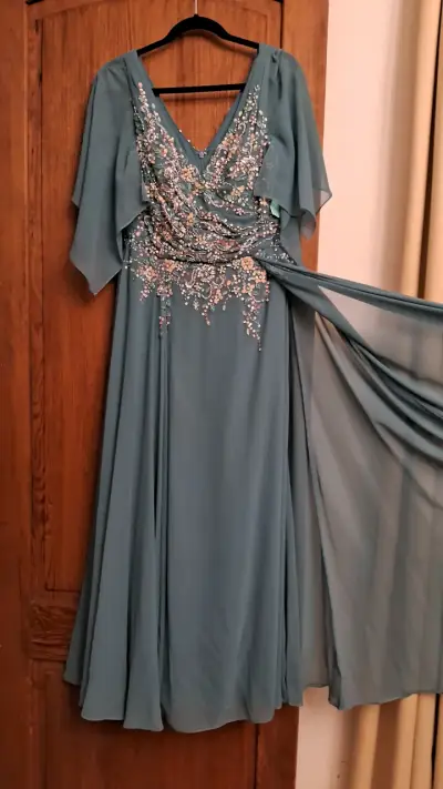 Vestido madrina largo azul bordado.marca Pronovias - miniatura 3