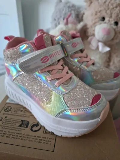 Zapatillas brillantes con ruedas adaptables - miniatura 2