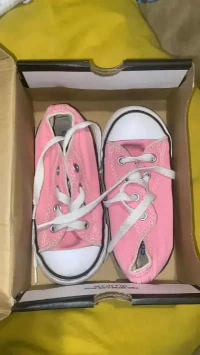 Zapatillas rosas para niña - miniatura 1