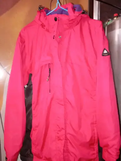 Chaqueta rosada impermeable - miniatura 5