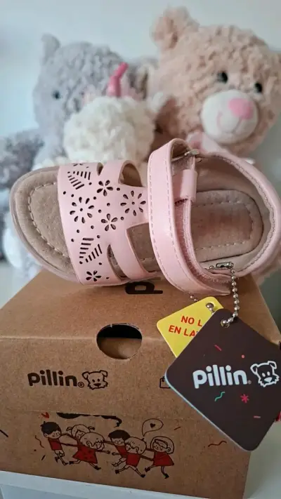 Sandalias rosadas para niña - miniatura 2