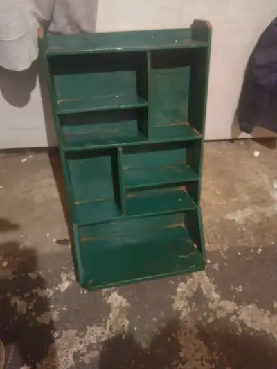 Estante verde de madera - miniatura 1