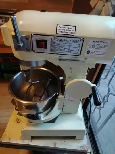 Batidora industrial de 10 litros - miniatura 3