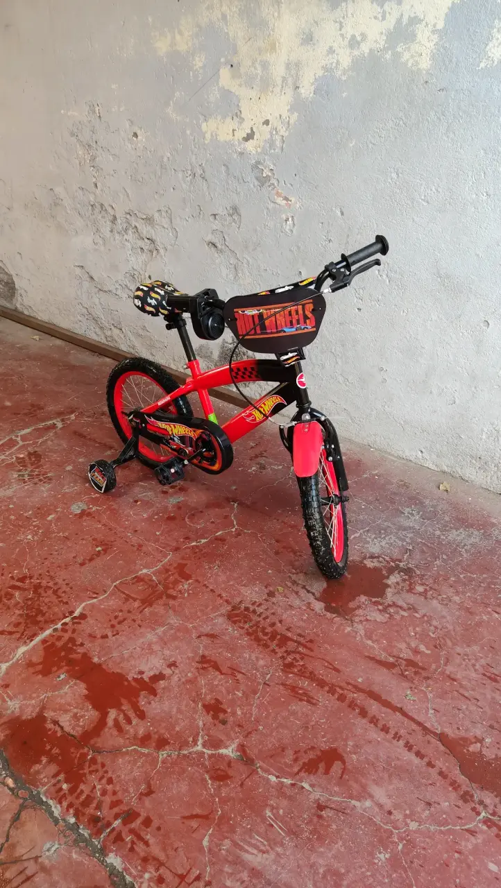 Bicicleta infantil Hot Wheels roja - 2