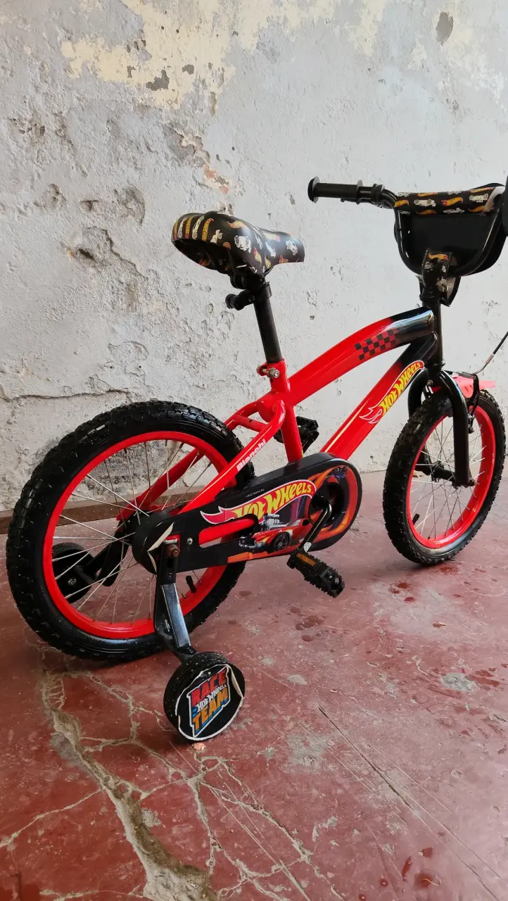 Bicicleta infantil Hot Wheels roja - 3