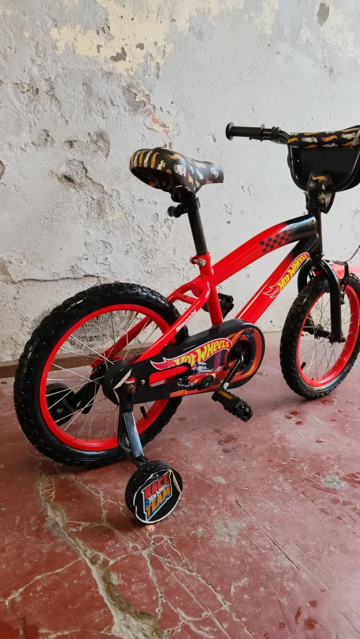 Bicicleta infantil Hot Wheels roja - 4