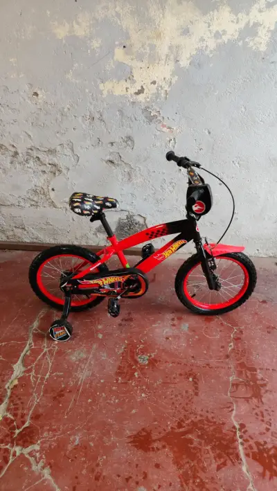 Bicicleta infantil Hot Wheels roja - miniatura 5