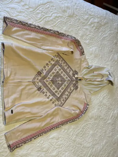 Polerón beige con capucha y diseño - miniatura 1