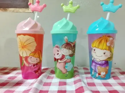 Set de vasos para niños con diseño - miniatura 1
